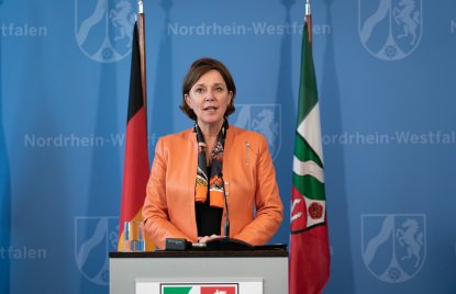 Presse-Briefing: Neuer Zeitplan für schulische Abschlussprüfungen in Nordrhein-Westfalen
