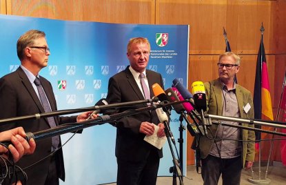 Video-Statement von Innenminister Ralf Jäger zu den Razzien gegen die Islamisten-Szene