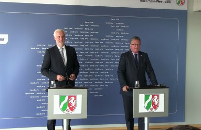 Wirtschaftsminister Garrelt Duin stellt des Wirtschaftsbericht Nordrhein-Westfalen 2016 vor