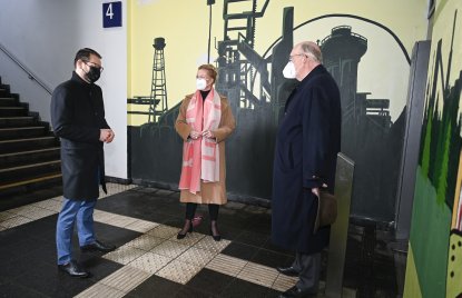 v.l.n.r.: Stephan Boleslawsky, Regionalbereichsleiter bei der DB Station & Service AG, Verkehrsministerin Ina Brandes, Werner Lübberink, Konzernbevollmächtigter der Deutschen Bahn für Nordrhein-Westfalen. 
