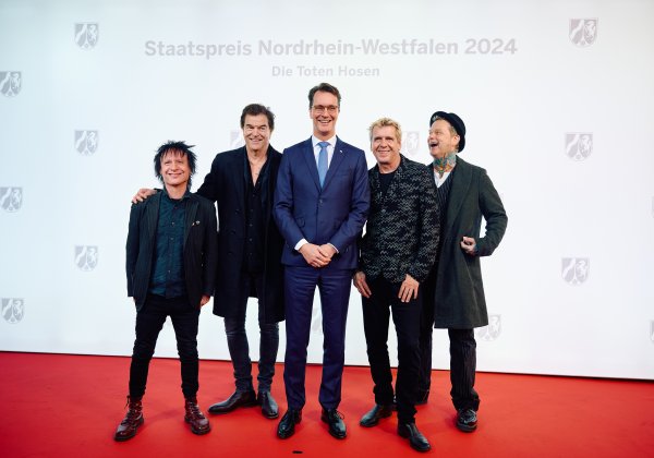 Gruppenfoto auf dem Roten Teppich