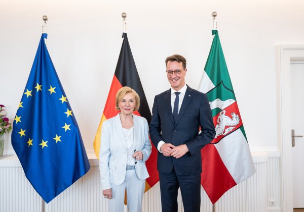 Einsamkeit bei jungen Menschen bekämpfen: Landesregierung Nordrhein-Westfalen, Bertelsmann Stiftung und Liz Mohn Stiftung kooperieren zum Thema Einsamkeit