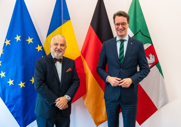 Ministerpräsident Hendrik Wüst empfängt den neuen Doyen des Konsularischen Korps Nordrhein-Westfalen in der Staatskanzlei
