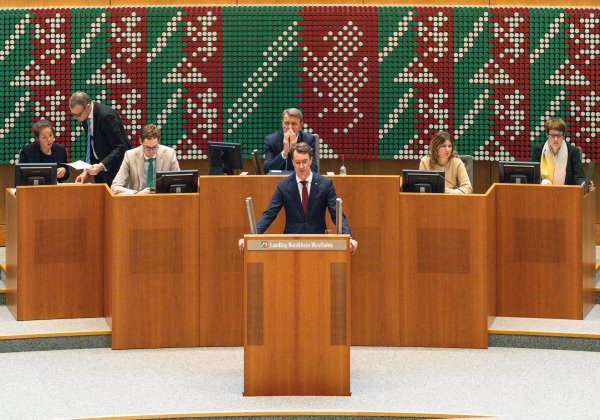 Landtag Nordrhein-Westfalen verabschiedet Haushaltsplan 2025