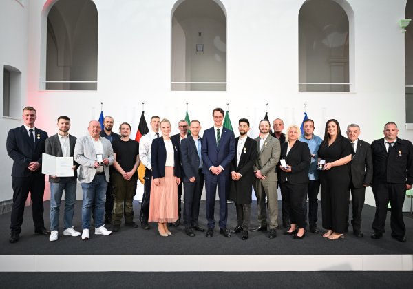 Ministerpräsident Hendrik Wüst verleiht 14 Personen die Rettungsmedaille des Landes Nordrhein-Westfalen