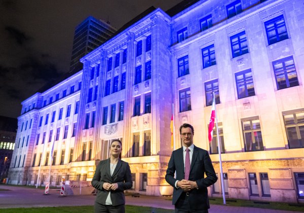 Illuminationen Landeshaus aus Solidarität mit der Ukraine