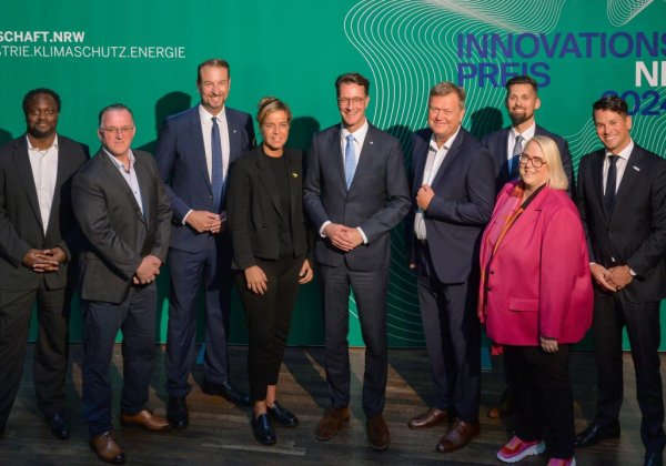 Innovationspreis 2024 - Preisträger und Minister