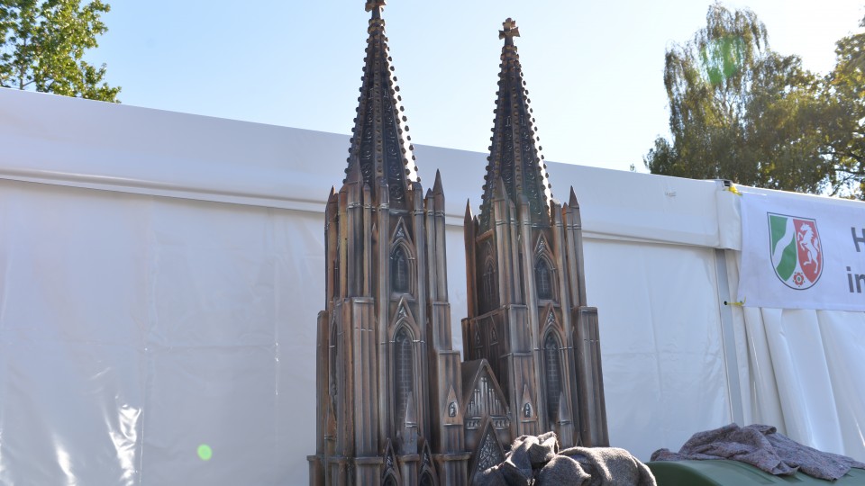 Aufbau der NRW Sehenswürdigkeiten auf der Ländermeile in ...